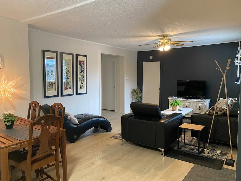3 Bedroom Apartment in Trail - Image 1
