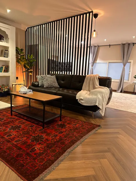 Adorable 1- bedroom space with indoor fireplace. - Image 1