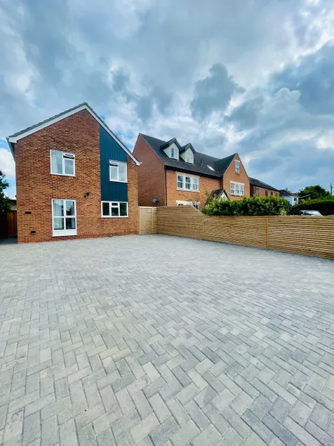 Spacious Central Oxford Detached Home - Image 1