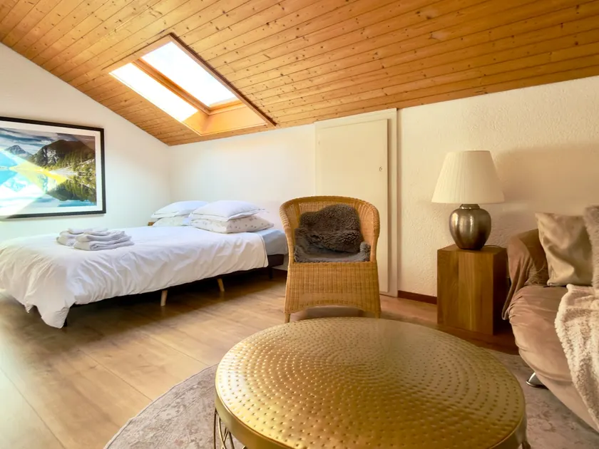 Relaxed Loft Stay Between Lake & Mountains - Image 1