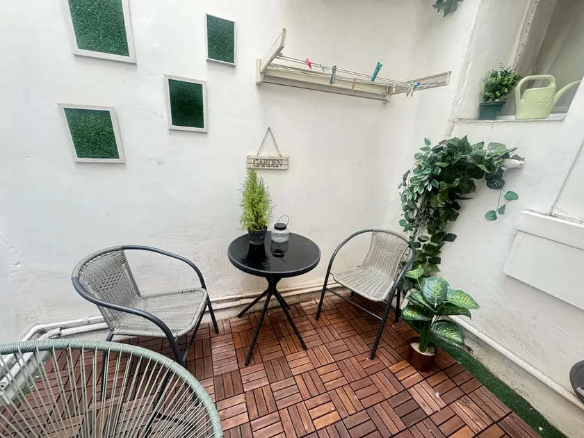 Laurel's terrace with Air con by Apart Logroño - Image 1