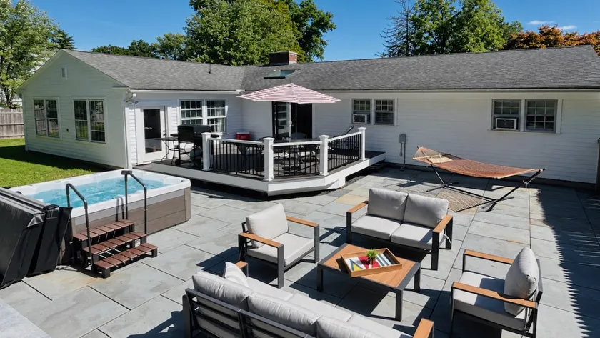 Chic, Mid Century 3+ Bedroom with Hot Tub! - Image 1