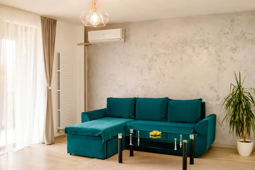 2 bedroom apartment in a lively area! - Image 1