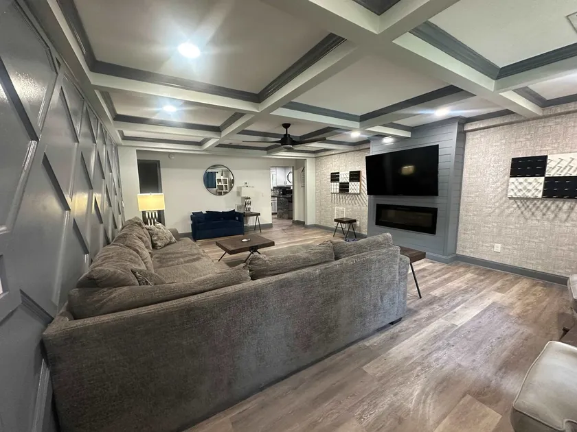 Modern 4 bedroom home mins from Dawnsonville - Image 1