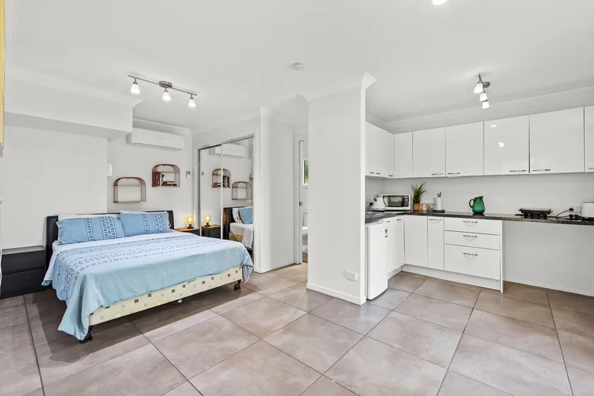 One bedroom studio - Image 1