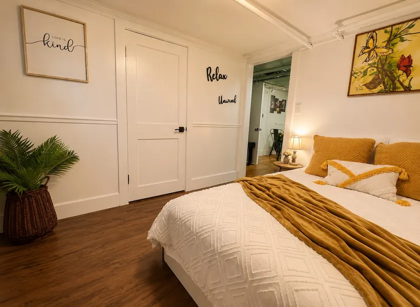 Modern 1BR/1BA Suite | Near Downtown & Hospitals - Image 1