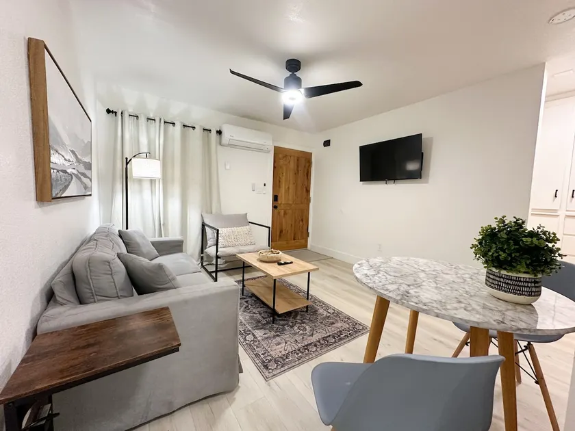 New & updated 2-bedroom 1 bathroom apt. Near Modesto 1mile from HWY 99 - Image 1