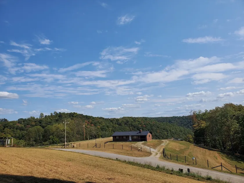 Classic West Virginia Rustic 3 Bedroom House - Image 1