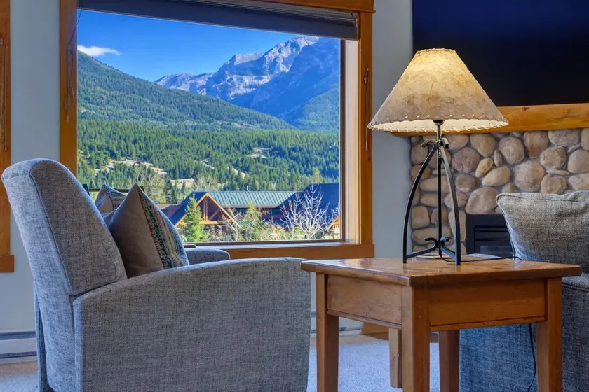 Heart of Canmore - Dog Friendly w/ Rooftop Hot Tub - Image 1