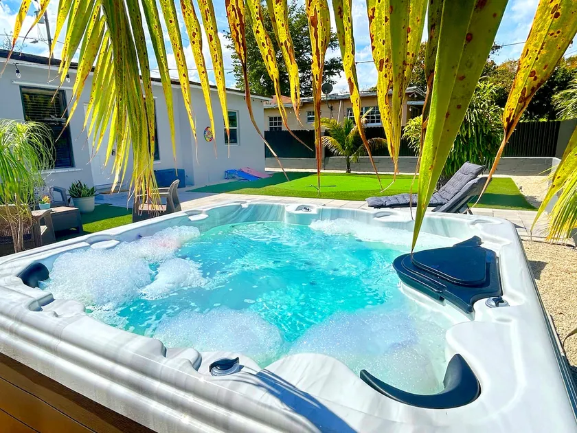 Luxurious & Spacious Villa ~ Backyard ~ Fun Games - Image 1