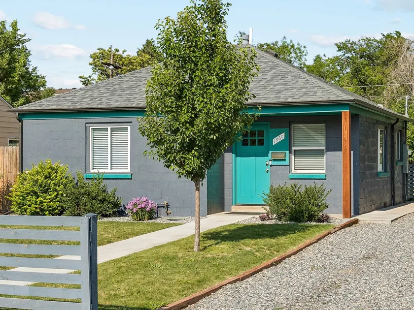Modern home near hospital - Image 1