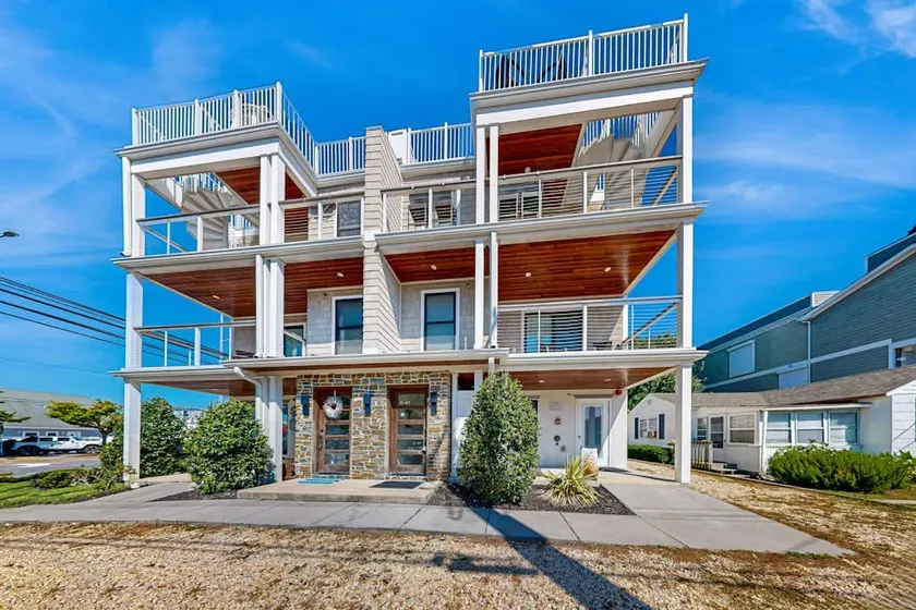 Modern Retreat no 2 enjoy a rooftop deck with Ocea - Image 1