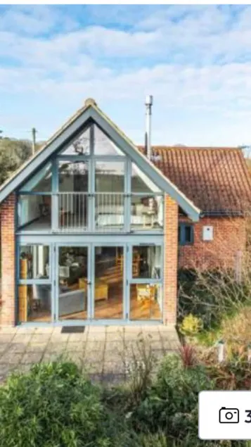 Traditional Norfolk Coastal Cottage - Image 1