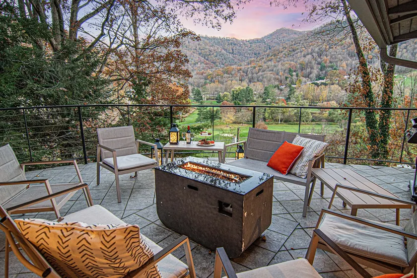 Fall Dates Open! Chalet w/Golf & Stunning Views! - Image 1