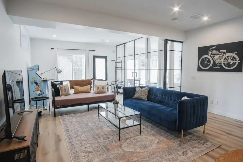 NYC Loft Inspired •12 mins to WEM •Vintage arcade - Image 1