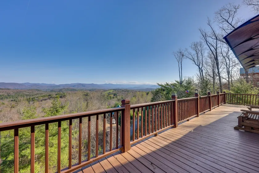 Mountain-View Murphy Cabin w/ Shared Fire Pit - Image 1