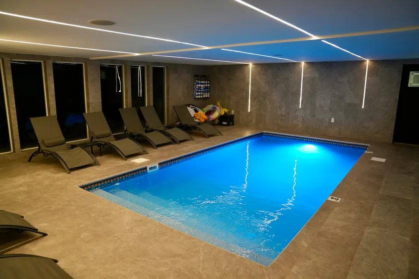 Ultimate Luxury Escape With Indoor Pool/Sauna - Image 1