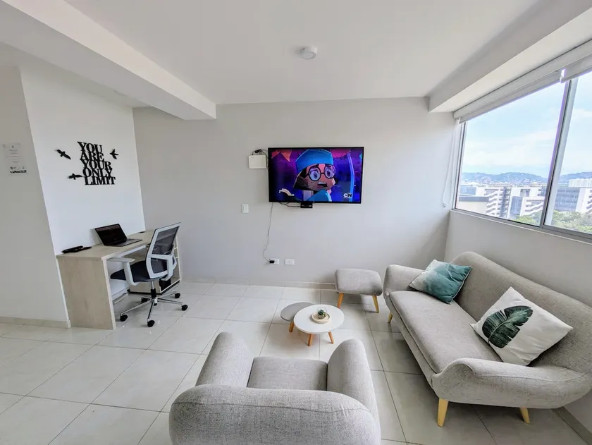 Modern & central location, pool, gym, 2 A/C - Image 1
