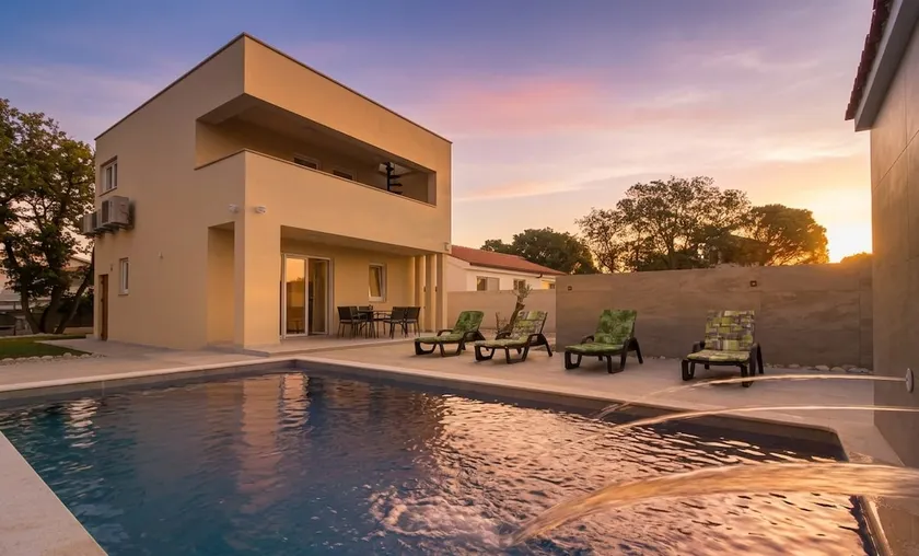 Villa Sunshine with private Hydromassage Pool near the beach - Image 1