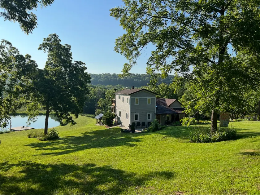 5BR Country Stay | Pond, Jacuzzi & Views/2 baths - Image 1