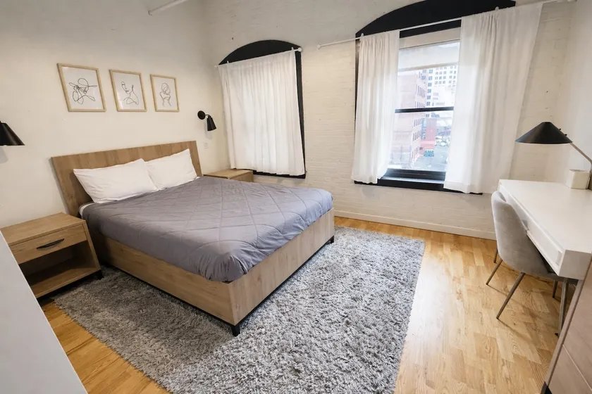Luxury 1 bed LOFT Trumbull & Pratt Great Location - Image 1