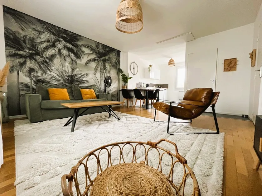 Bohemian Apartment | Train Station & Parking - Image 1