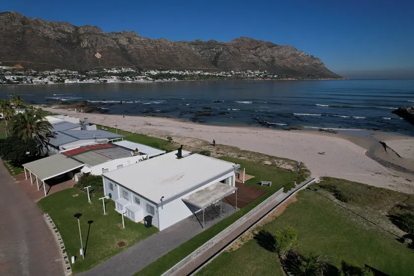 8 On Fleur Park Beach - Image 1