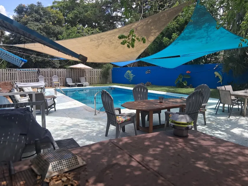 Coastal charm+Elec heatd pool+2 kings+6 mi 2 beach - Image 1