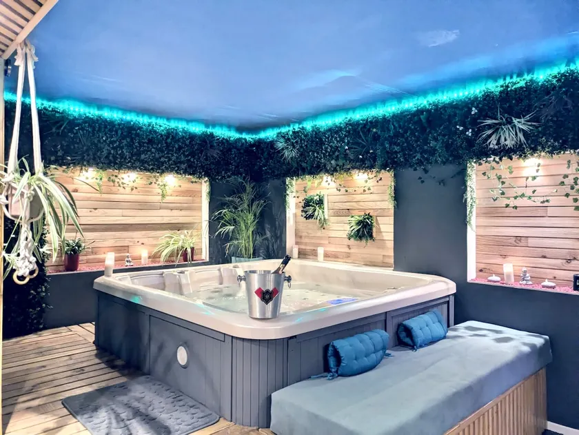 L'alcôve du 510 - Spa - chambre romantique - sauna - salle de jeux - Image 1