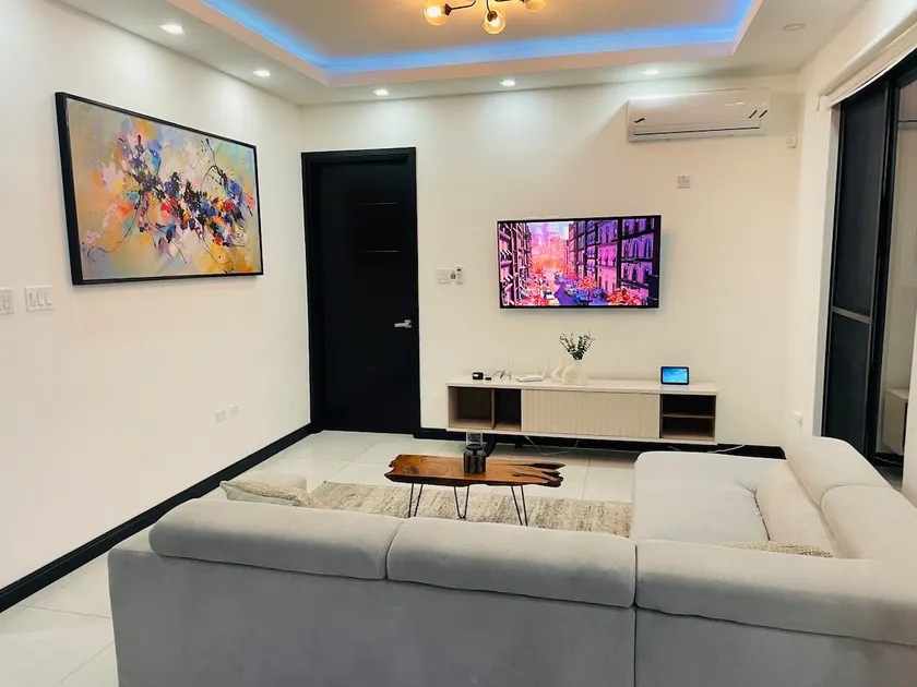 Airy 2-Bedroom Condo with a Rooftop Patio - Image 1