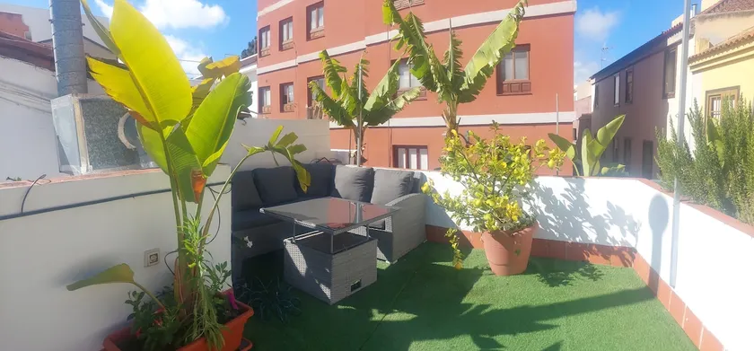 Nice house with a terrace - Image 1
