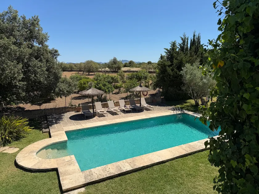 Son Terrola – The Poolside Paradise - Image 1