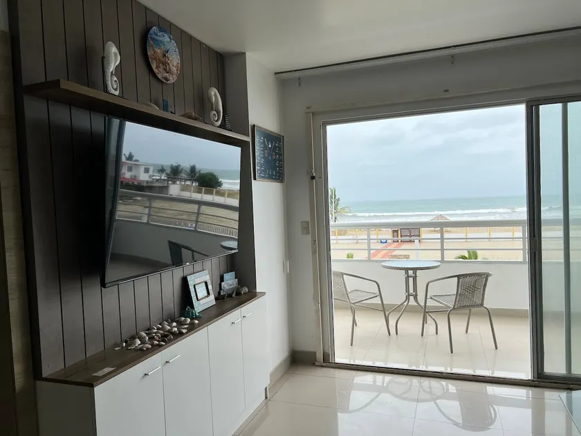 Oceanfront apartment with large balcony, pool, wifi - Image 1