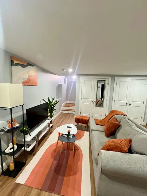 Cozy 2-Floor Apartment with Garage Access - Image 1