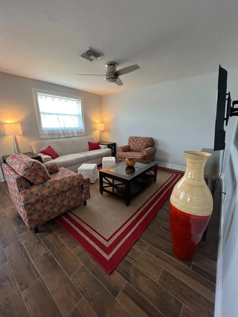 Lovely Bayshore 3/2 All New! - Image 1
