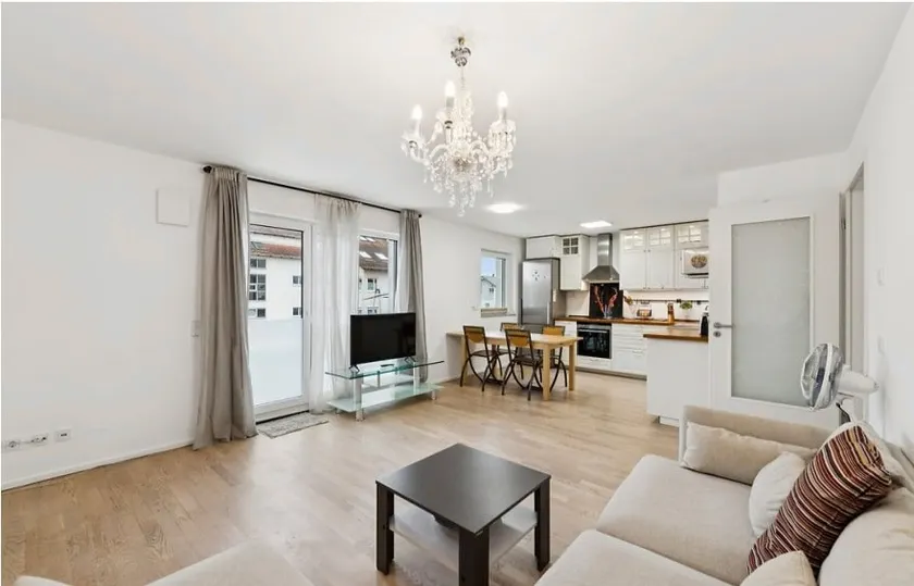Bright direct to CityCenter TradeFair, Full 2-Bath - Image 1