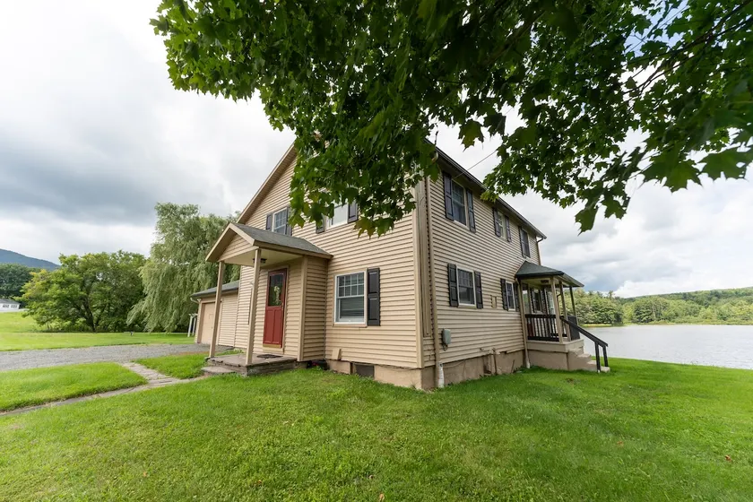 Beautiful waterfront home with fishing, kayaking + - Image 1