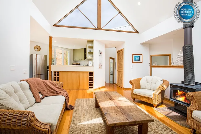Malda's Retreat - Pet Friendly Absolute Beachfront - Image 1