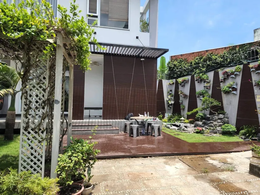Entire studio villa in a large property - Image 1