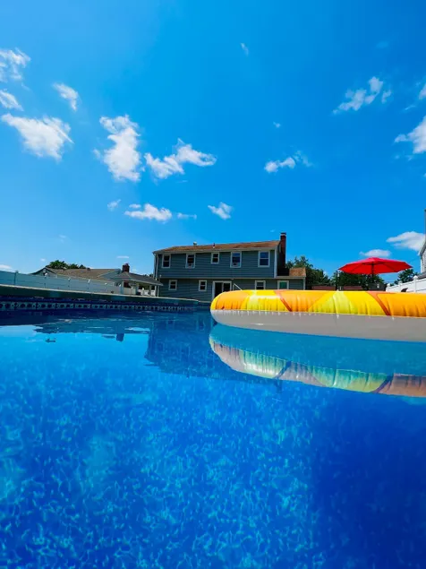 The Newington Pool House - With Game Room - Image 1