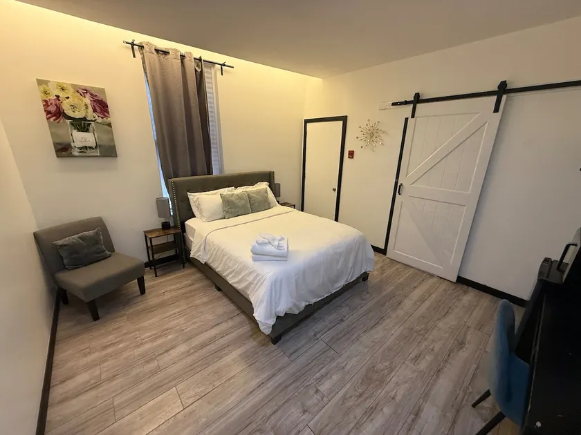 # Philadelphia Downtown Stylish & Cozy Studio - Image 1