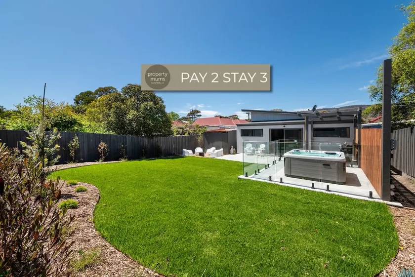 Kennington Beach Getaway with Spa - Image 1
