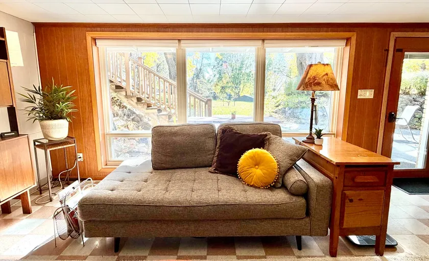 Cozy Midcentury Inspired GuestSuite w/Lots of Room - Image 1