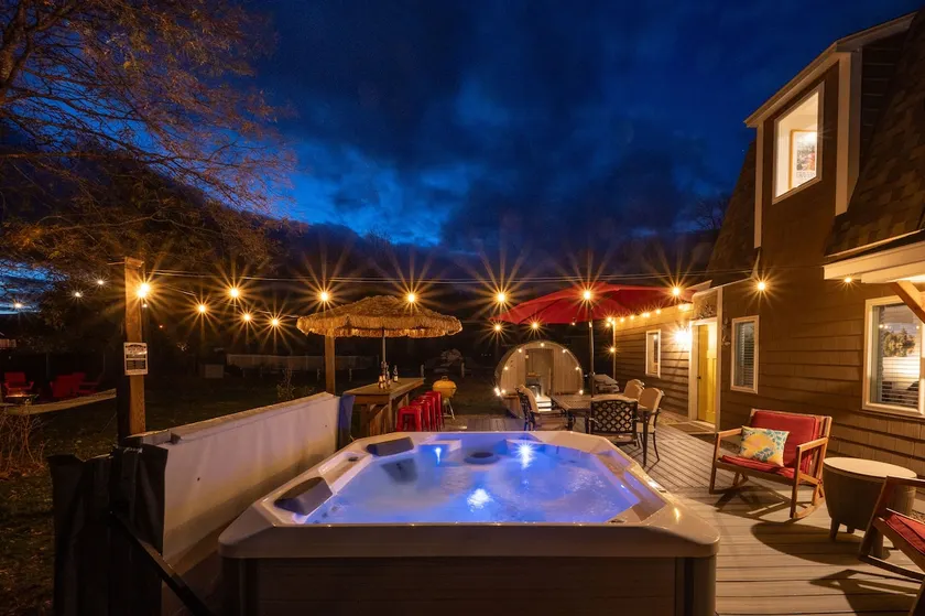 Lincoln Retreat*Hot Tub*Sauna*Fire Pit & Game Room - Image 1