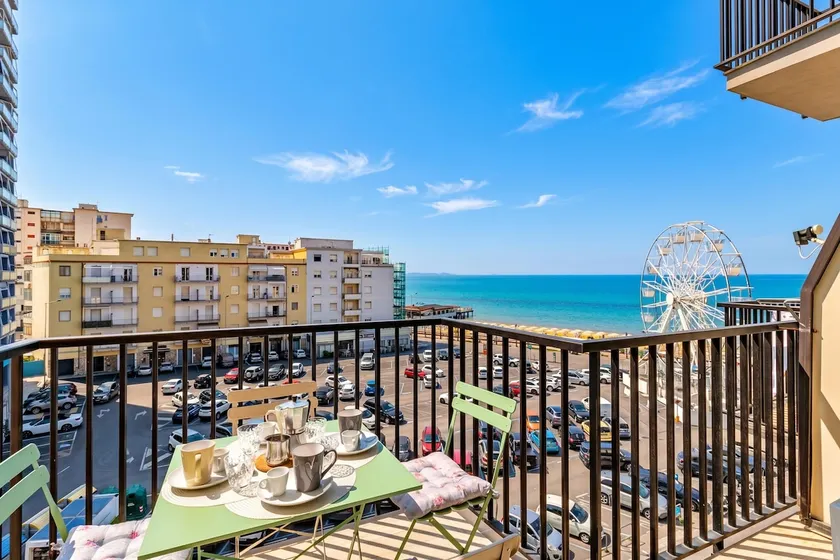 Bedo House - Beachfront Sea View Apartment in Follonica - Happy Rentals - Image 1