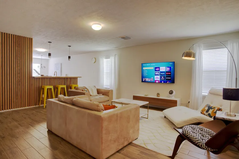 Comfort, relax, quiet near Woodlands |3 BED|2 BATH - Image 1