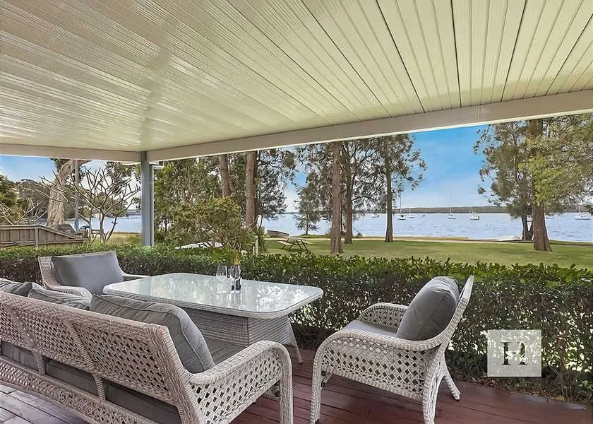 Mannering Lake House - Image 1