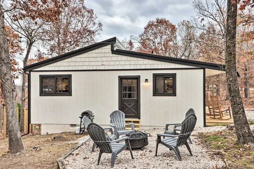 Pet & Family Friendly Cottage Near the Lake! - Image 1