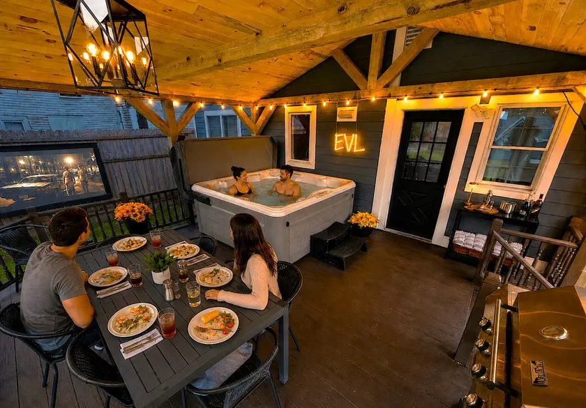 BEST Location/HOT TUB/Outdoor movie/Firepit/Games - Image 1