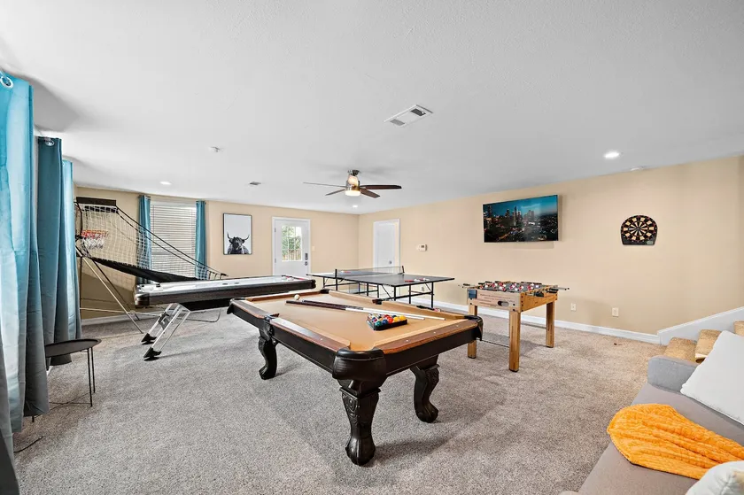 Nr DT, Med Center, Midtown Sleeps 16 Game Room - Image 1